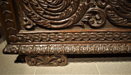 Carved valnut Chest, Renaissance italian of 16th century - Renaissance